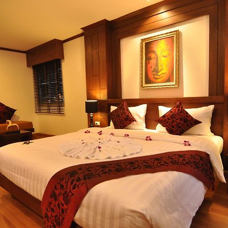 Hemingway'S Hotel Patong Exterior foto