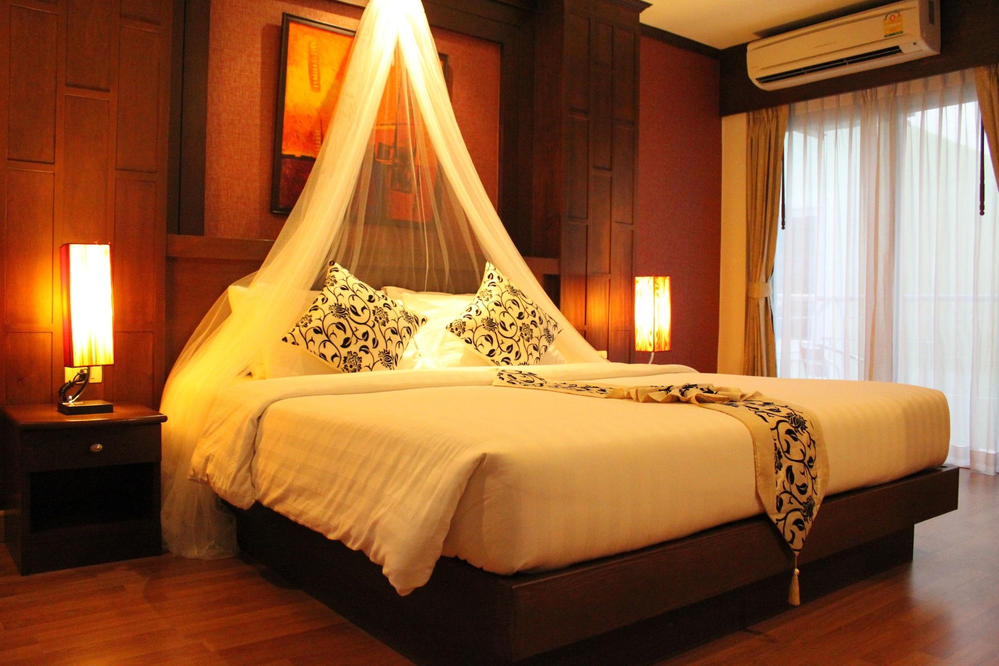 Hemingway'S Hotel Patong Exterior foto