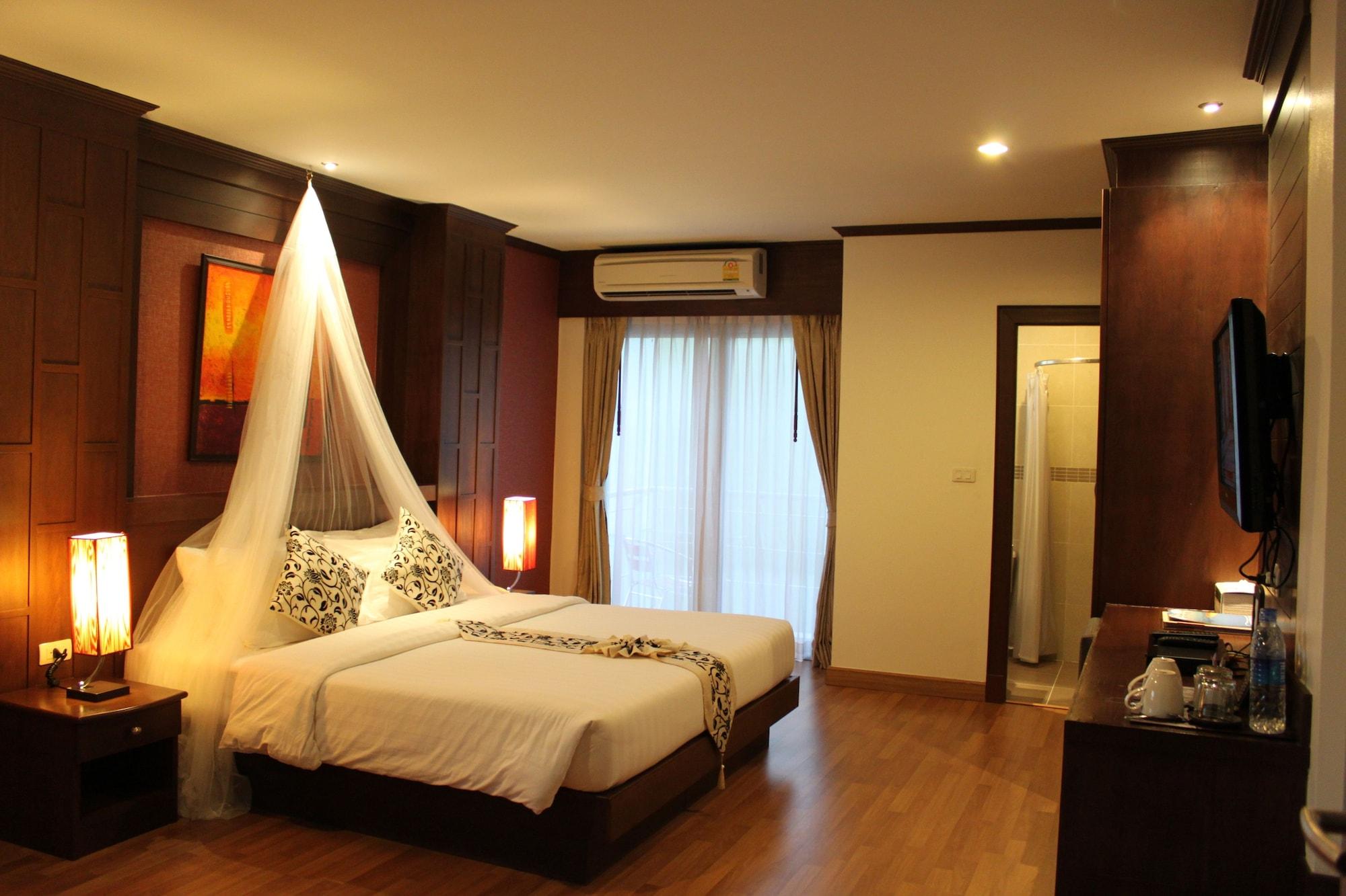 Hemingway'S Hotel Patong Exterior foto