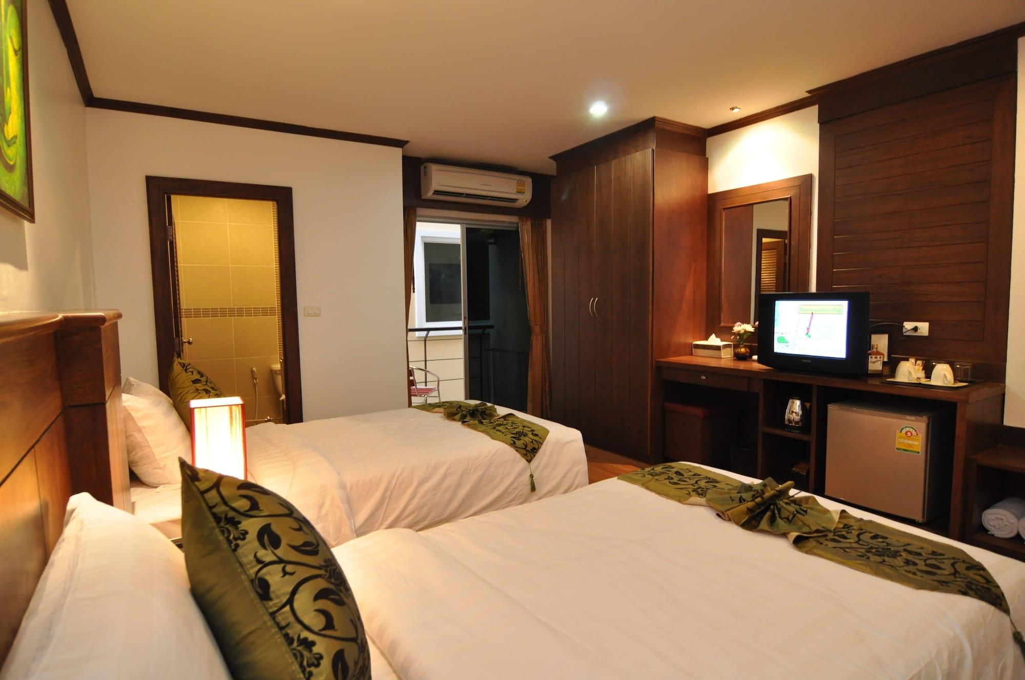 Hemingway'S Hotel Patong Exterior foto