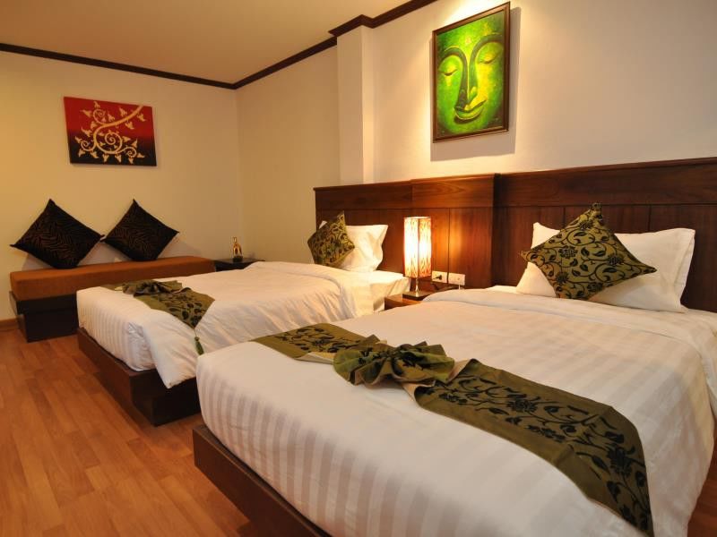 Hemingway'S Hotel Patong Exterior foto