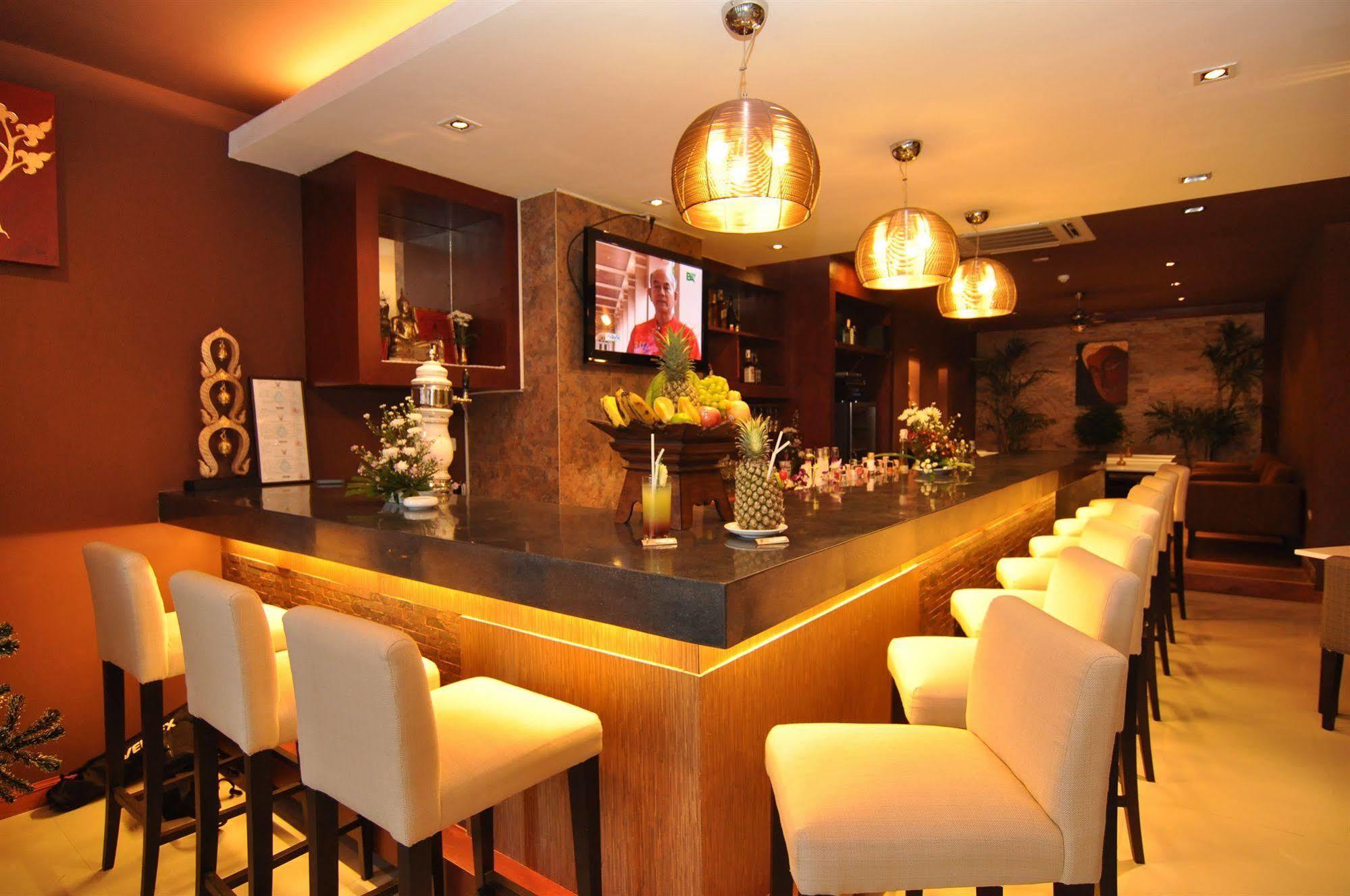 Hemingway'S Hotel Patong Restaurante foto
