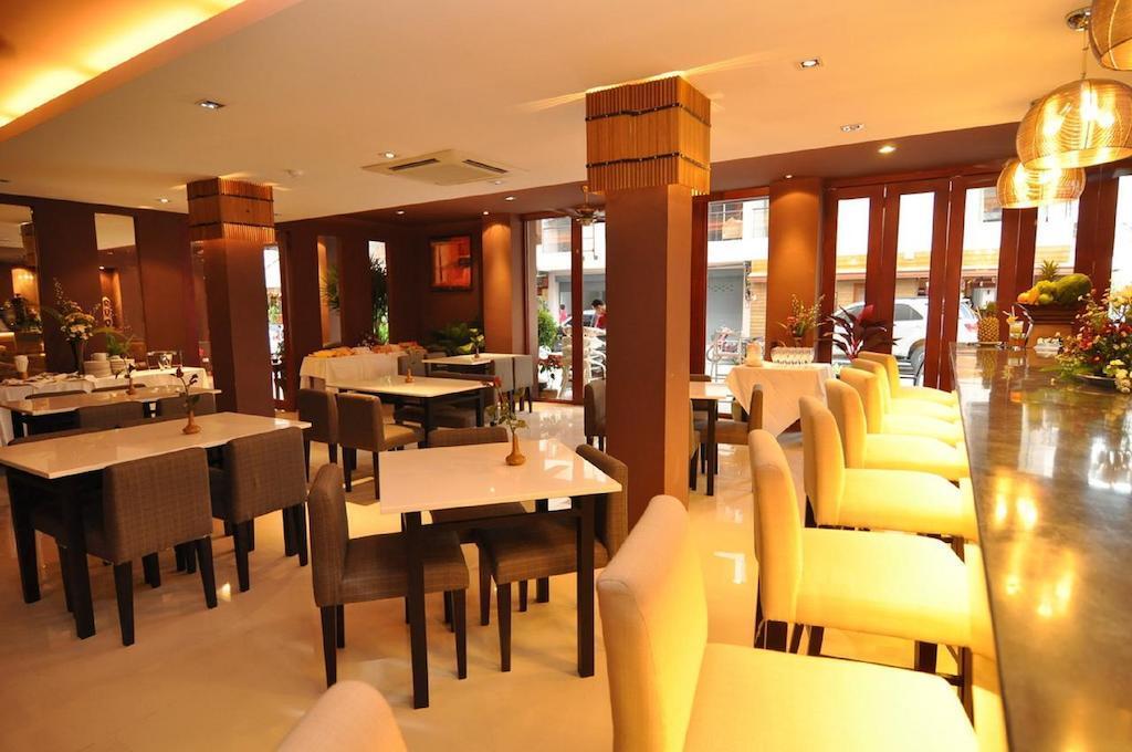 Hemingway'S Hotel Patong Exterior foto